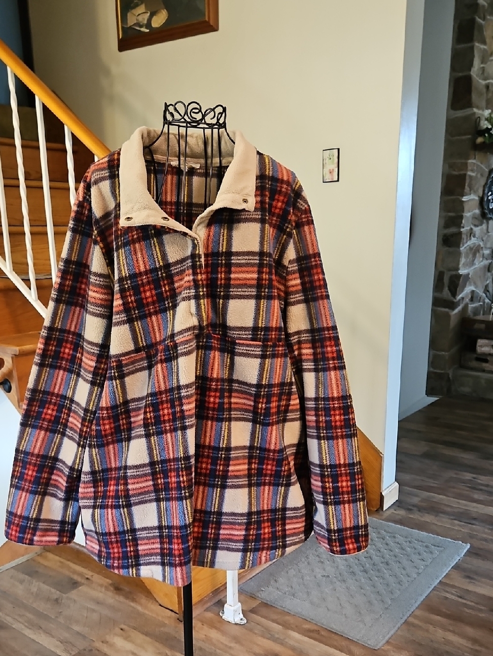 👚entro Plaid Fleece Top in Red, Navy & Cream
